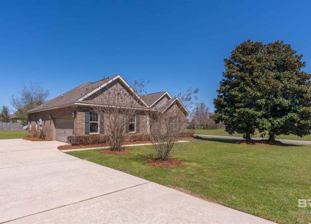 Property at 254 Royal Ln, Fairhope, AL 36532, 4 beds, 2 baths