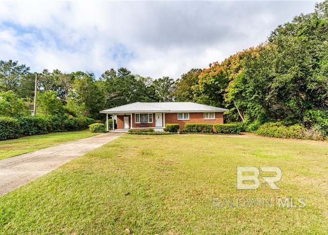 Property at 304 Dogwood Dr, Mobile, AL 36609, 3 beds, 2 baths