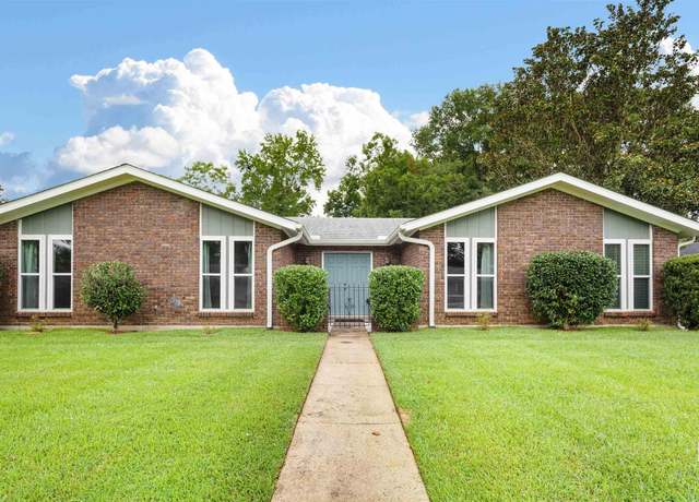 Property at 2274 E Christopher Dr, Mobile, AL 36609, 4 beds, 2 baths