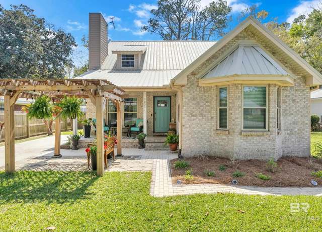 Property at 1033 E 23rd Ave, Gulf Shores, AL 36542, 3 beds, 2 baths