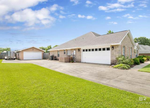 Property at 12462 Venice Blvd, Foley, AL 36535, 4 beds, 2 baths