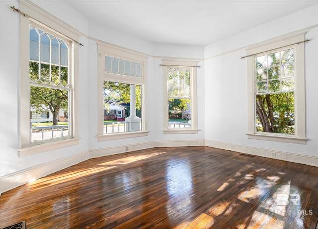 Property at 256 Tuttle Ave, Mobile, AL 36604-1627, 6 beds, 2 baths