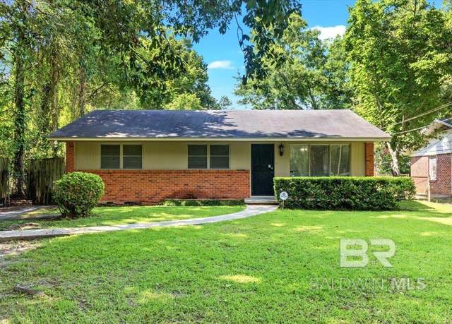 Property at 2306 Fairway Dr, Mobile, AL 36606, 3 beds, 1 bath