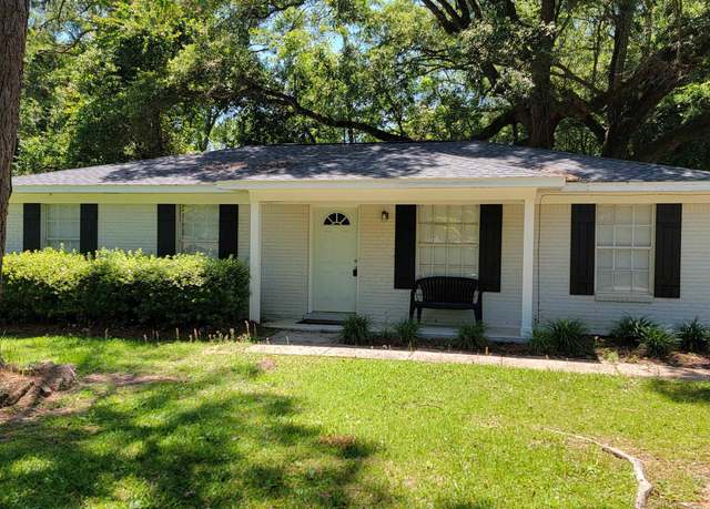 Property at 509 Pine St, Daphne, AL 36526, 4 beds, 1.5 baths