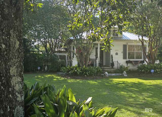 Property at 1011 Main St, Daphne, AL 36526, 2 beds, 1.5 baths