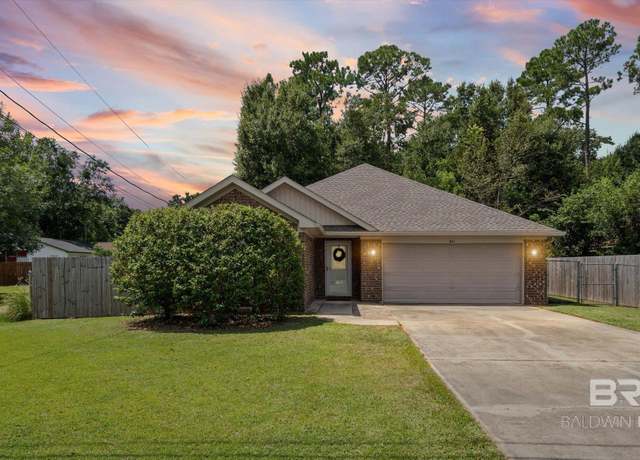Property at 641 S Pine St, Foley, AL 36535, 3 beds, 2 baths