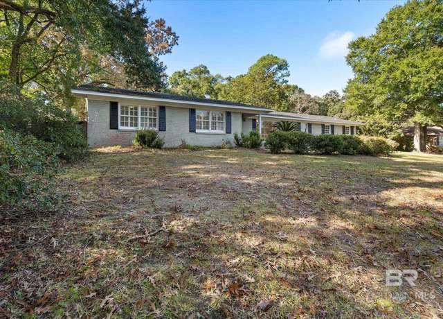 Property at 3807 Hillcrest Ln, Mobile, AL 36693, 4 beds, 2 baths