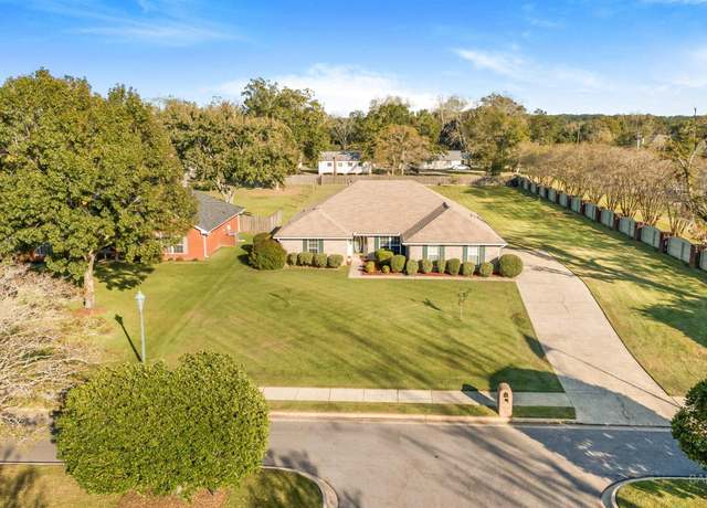 Property at 12520 Hunters Chase, Foley, AL 36535, 4 beds, 3 baths