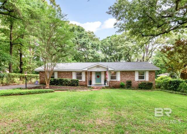 Property at 3900 Hillcrest Ln, Mobile, AL 36693, 3 beds, 2 baths