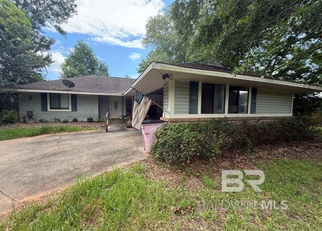 Property at 807 W Magnolia Ave, Foley, AL 36535, 3 beds, 2 baths