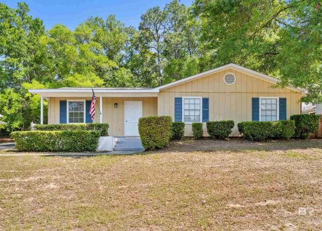 Property at 201 W Avon Cir, Daphne, AL 36526, 3 beds, 2 baths