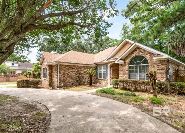 Property at 2828 Grant St, Mobile, AL 36606, 3 beds, 2 baths