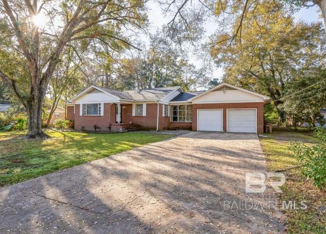 Property at 4073 E Canal Cir, Mobile, AL 36619, 3 beds, 2 baths