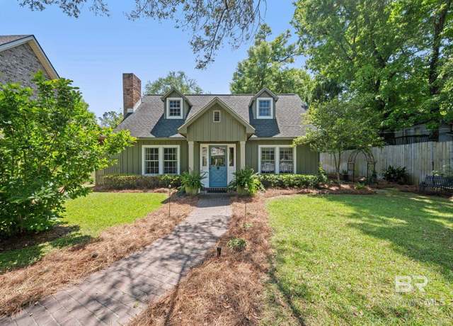Property at 212 Perdido Ave, Fairhope, AL 36532, 3 beds, 2.5 baths