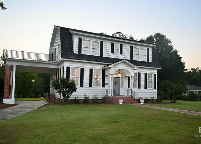 Property at 1005 Belleville Ave, Brewton, AL 36426, 3 beds, 2.5 baths