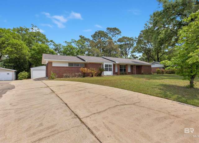 Property at 4353 Fieldwood Dr, Mobile, AL 36693, 3 beds, 2 baths