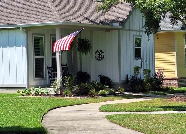 Property at 1009 Snapdragon Ln, Foley, AL 36535, 4 beds, 2.5 baths