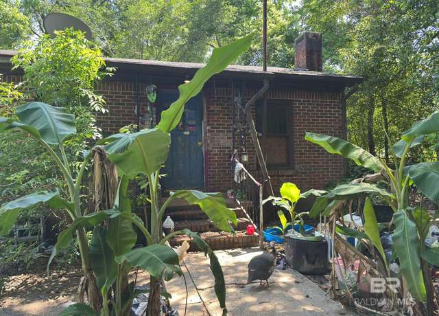 Property at 6827 Rester Rd, Theodore, AL 36582, 3 beds, 1 bath