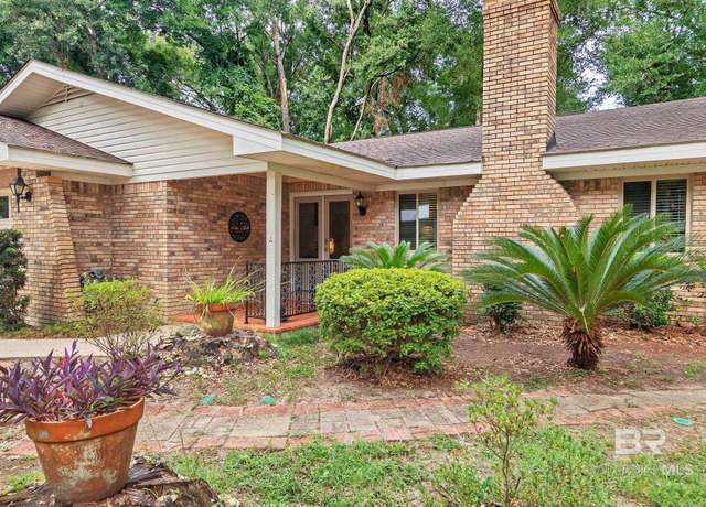 Property at 111 Windwood Cir, Daphne, AL 36526, 3 beds, 2 baths
