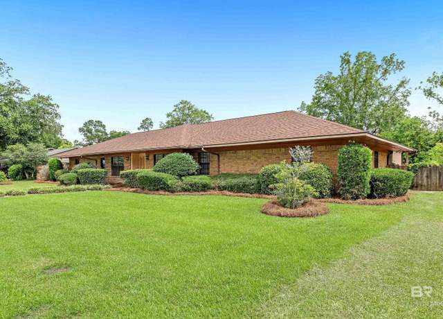 Property at 610 E Walker Ave, Foley, AL 36535, 3 beds, 2.5 baths