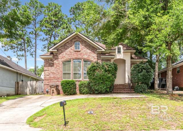 Property at 1006 Linlen Ave, Mobile, AL 36609, 3 beds, 2 baths