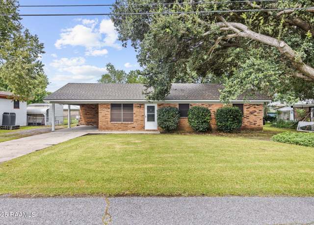 Property at 713 N Severin St, Erath, LA 70533, 3 beds, 2.5 baths