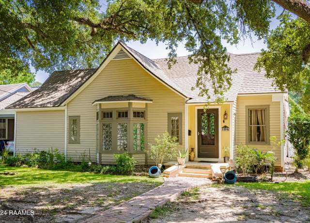 Property at 106 Edwards St, Abbeville, LA 70510, 4 beds, 3 baths