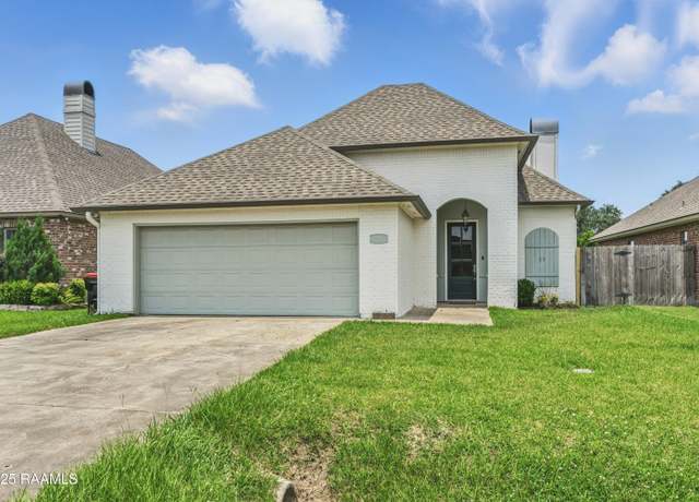 Property at 204 Braxton Dr, Youngsville, LA 70592, 3 beds, 2 baths
