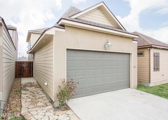 Property at 125 Villa Park Ln, Lafayette, LA 70508, 3 beds, 2.5 baths