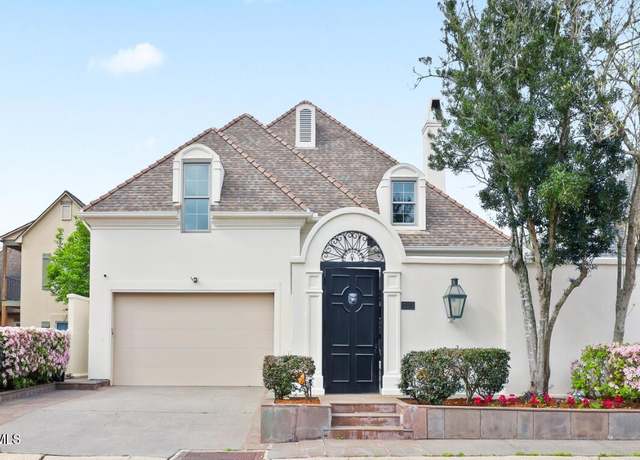 Property at 301 Oakleaf Dr, Lafayette, LA 70503, 3 beds, 4.5 baths