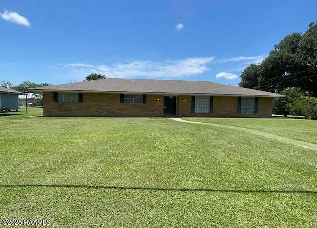 Property at 309 Gauraud St, Abbeville, LA 70510, 3 beds, 2.5 baths