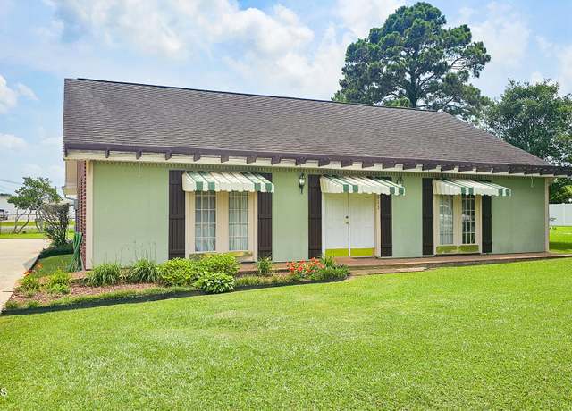 Property at 113 Jeanne St, Eunice, LA 70535, 3 beds, 2 baths