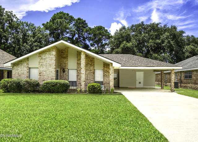 Property at 108 Orangewood Dr, Lafayette, LA 70503, 4 beds, 2 baths