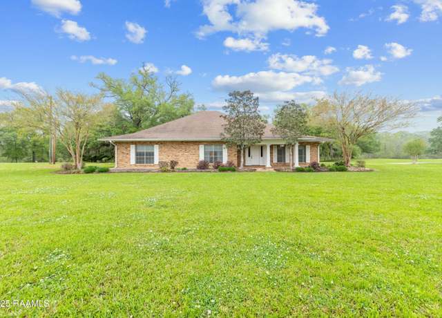 Property at 2111 Main Hwy, Arnaudville, LA 70512, 5 beds, 3 baths