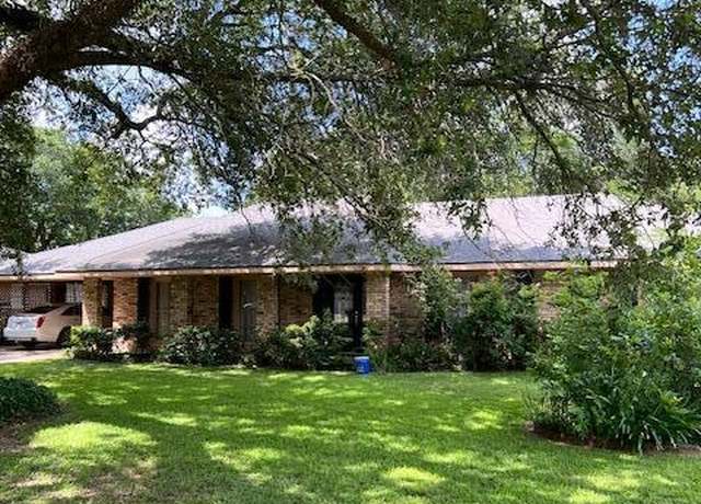 Property at 303 Brentwood Blvd, Lafayette, LA 70503, 4 beds, 3 baths