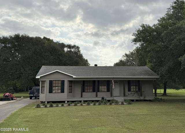 Property at 1001 Lopez Rd, New Iberia, LA 70560, 3 beds, 2 baths
