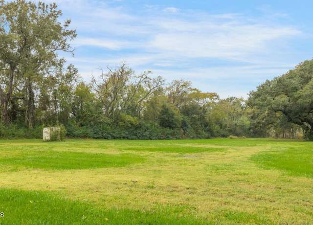 Property at 221 N Girouard Rd, Broussard, LA 70518