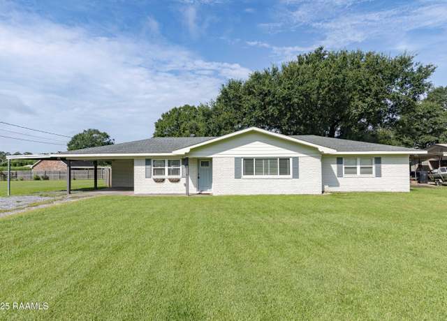 Property at 7509 Loreauville Rd, New Iberia, LA 70563, 3 beds, 2 baths