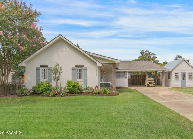Property at 202 Kim Dr, Lafayette, LA 70503, 3 beds, 1.5 baths