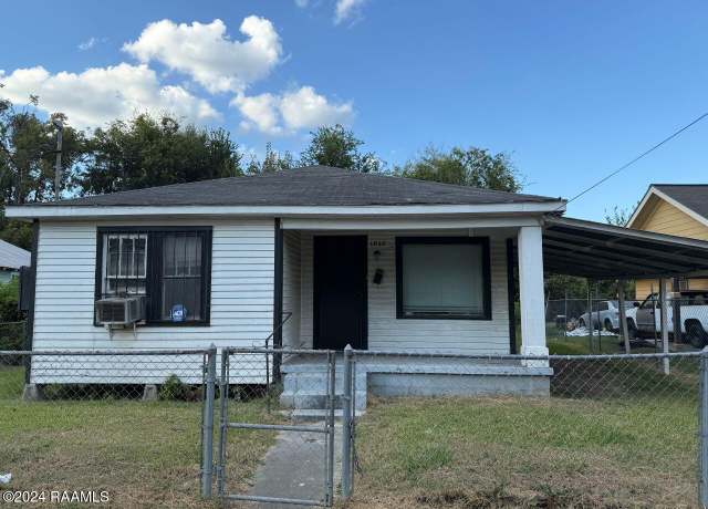 Property at 1010 W Simcoe St, Lafayette, LA 70501, 3 beds, 1 bath