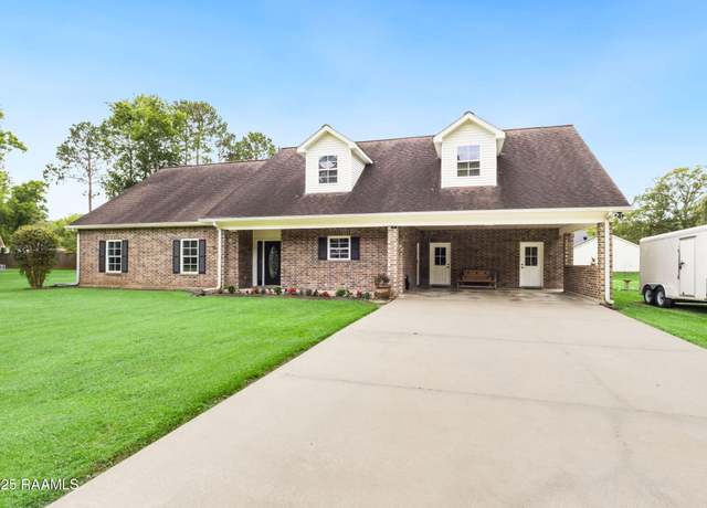 Property at 1106 Earline Dr, Breaux Bridge, LA 70517, 3 beds, 2.5 baths