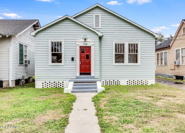 Property at 719 Julia St, New Iberia, LA 70560, 3 beds, 1 bath
