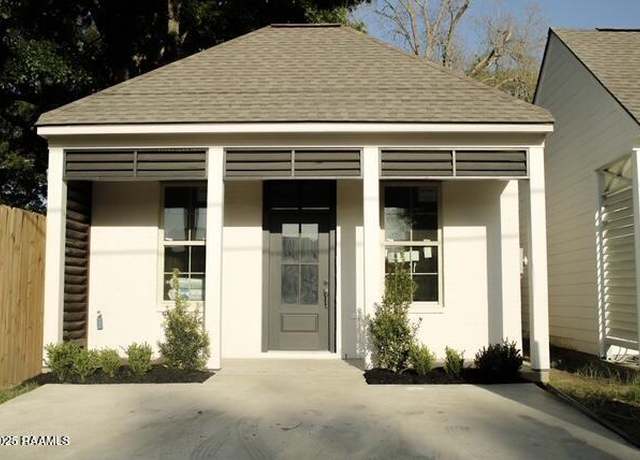 Property at 810 N St Antoine St, Lafayette, LA 70501, 3 beds, 2 baths