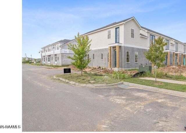 Property at 315 Sandstone Ave #204, Scott, LA 70583, 2 beds, 2.5 baths