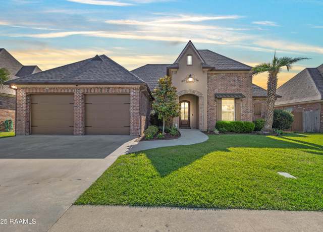 Property at 102 Coco Palm Ct, Youngsville, LA 70592, 4 beds, 3 baths