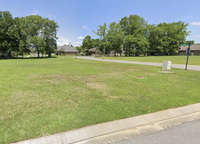 Property at 200 Caldwell Ct, Lafayette, LA 70508