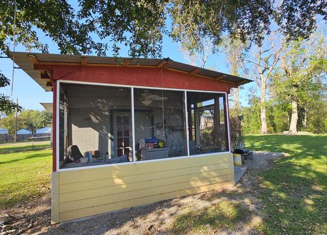 Property at 2489 Atchafalaya River Hwy, Breaux Bridge, LA 70517, 2 beds, 1 bath