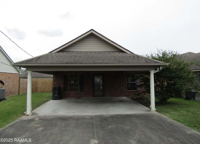Property at 1503 S Patout St, New Iberia, LA 70560, 3 beds, 2 baths