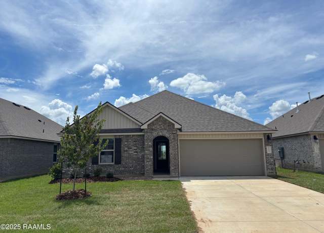 Property at 1513 Highland Dr, New Iberia, LA 70560, 3 beds, 2 baths