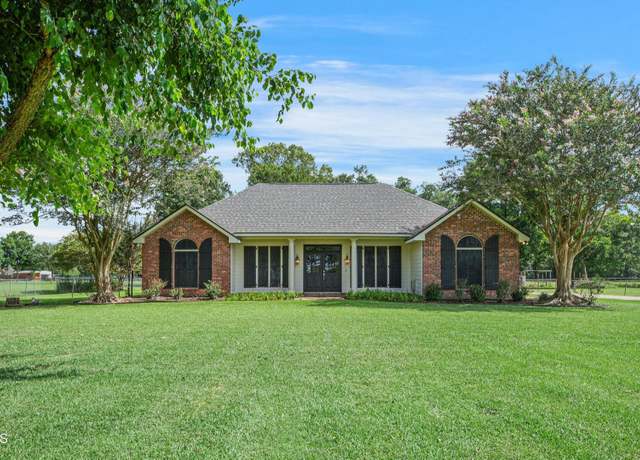 Property at 810 Fenetre Rd, Scott, LA 70583, 3 beds, 3 baths